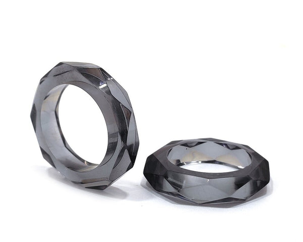 PRISM NAPKIN RINGS // SET OF 4 IN CHARCOAL